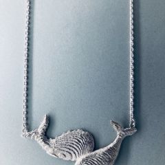 Moby&Dick: Wal-Kuss-Kette aus Silber.