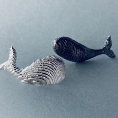 Wale aus Silber und Silber geschwärzt. Beispielfoto