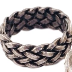 Ring mit geflochtener Textur, Ring mit geflochtener Textur. Silber, geschwärzt; Breite ca. 10 mm.