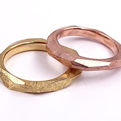 Ringe mit Kristallflächen, Silber, rot-und gelbgold vergoldet.