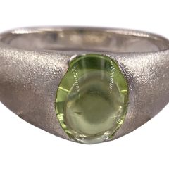 Silberring mit ovalem, grünen Peridot.